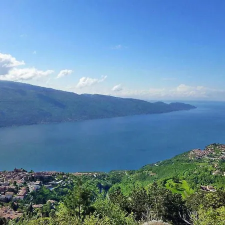 別荘 Grosszuegiges Mit Seeblick Und Garten In Ruhiger Lage Von Am Gardasee *