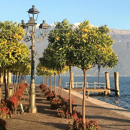 Grosszuegiges Mit Seeblick Und Garten In Ruhiger Lage Von Am Gardasee Semesterbostad
