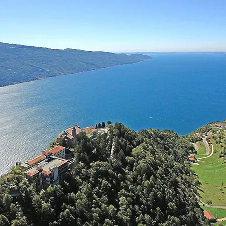 Semesterbostad Grosszuegiges Mit Seeblick Und Garten In Ruhiger Lage Von Am Gardasee *