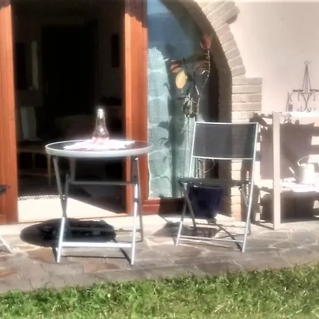 Grosszuegiges Mit Seeblick Und Garten In Ruhiger Lage Von Am Gardasee *