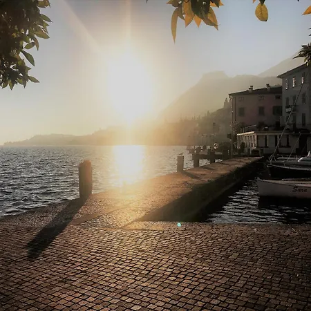 Grosszuegiges Mit Seeblick Und Garten In Ruhiger Lage Von Am Gardasee Semesterbostad *