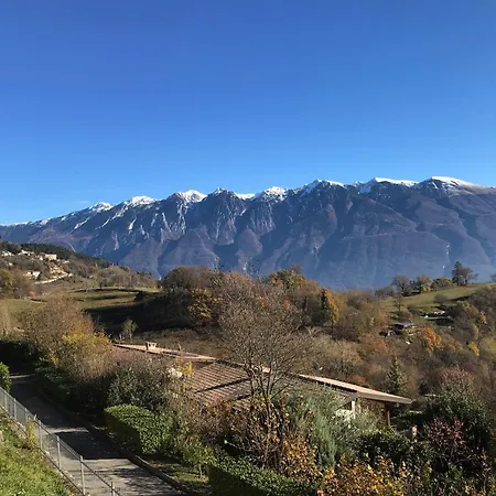 Grosszuegiges Mit Seeblick Und Garten In Ruhiger Lage Von Am Gardasee Semesterbostad
