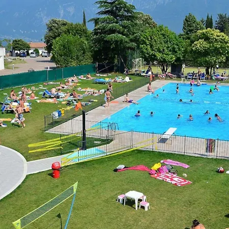 Grosszuegiges Mit Seeblick Und Garten In Ruhiger Lage Von Am Gardasee Semesterbostad Tignale
